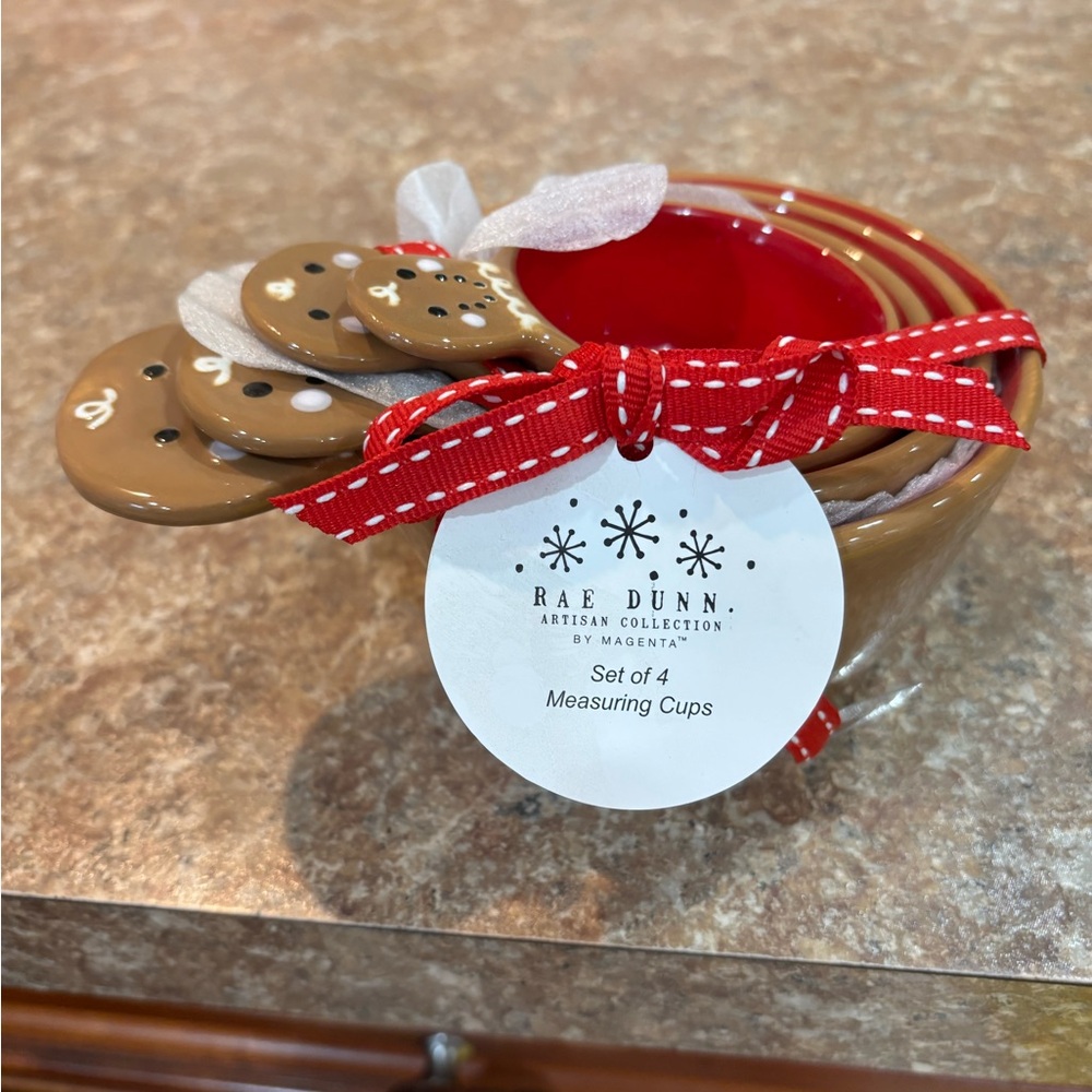Rae Dunn Gingerbread Men measuring cups NWT excellent condition never used